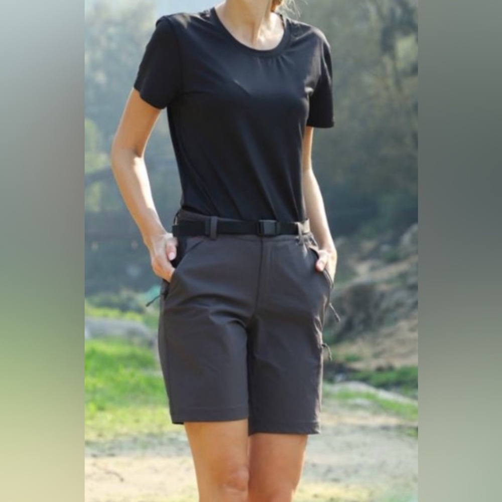 NWOT Oobe Women’s Sz‎ 6 Dk Gray Performance Shorts